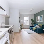 Relaxing 1bd Flat With A Roof Terrace - Portobello Apartment